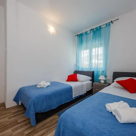 Διαμέρισμα With A Parking Space Kastel Stari, - 16087 *