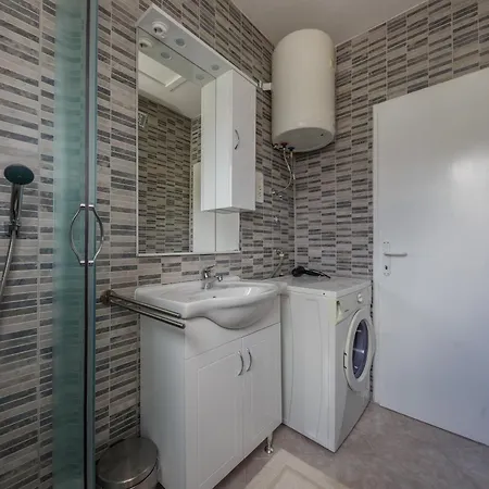 Apartman With A Parking Space Kastel Stari, - 16087 *